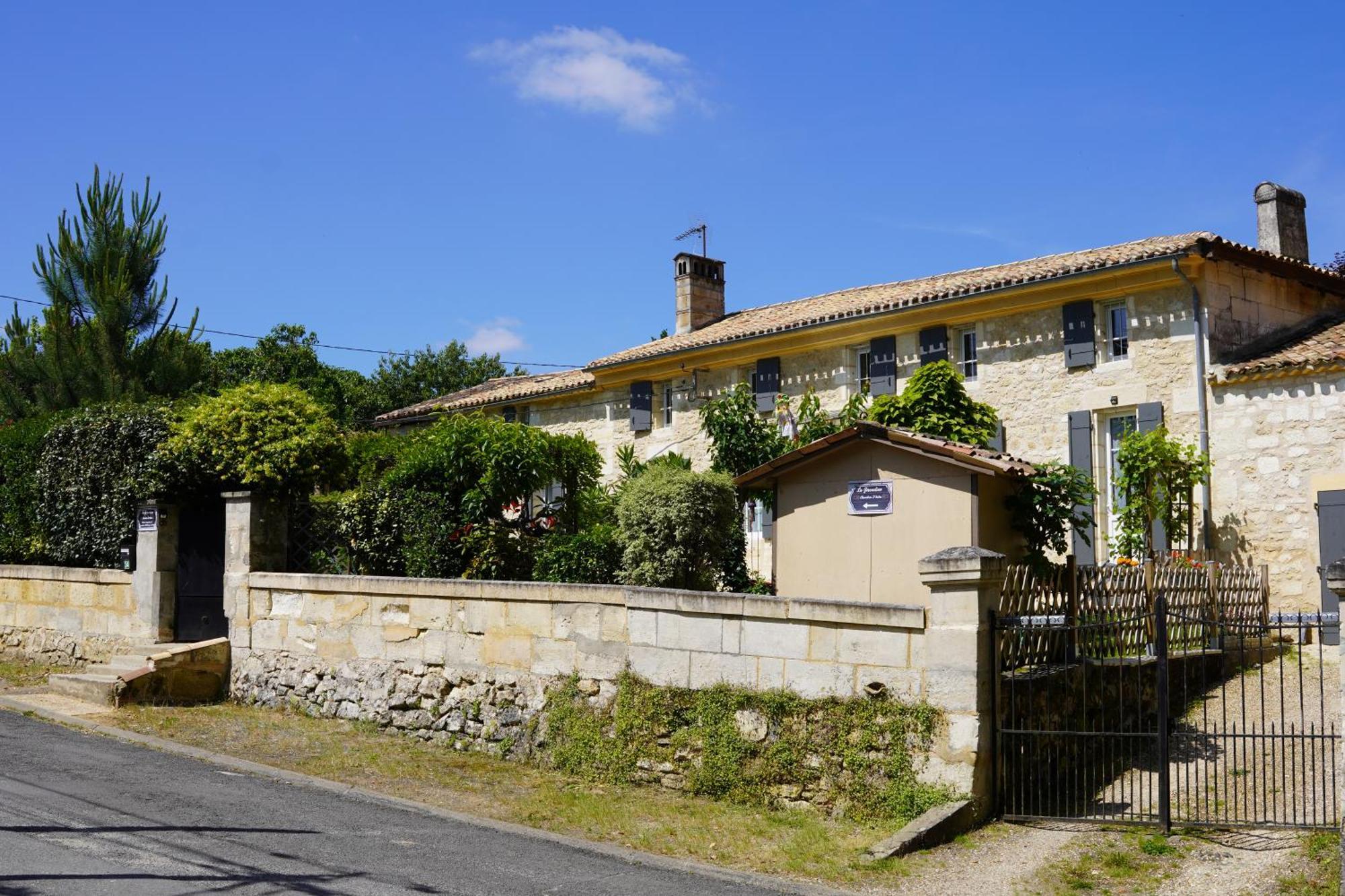 Bed and Breakfast La Girondine Galgon Exterior foto