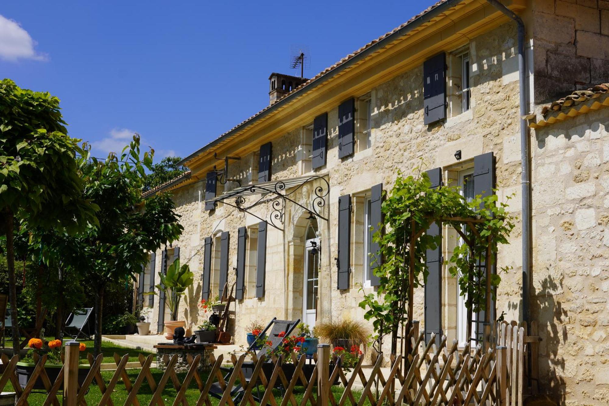 Bed and Breakfast La Girondine Galgon Exterior foto